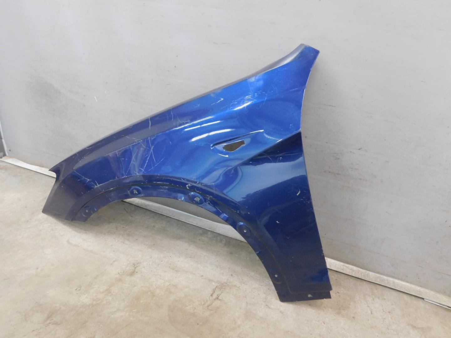 Крыло переднее левое