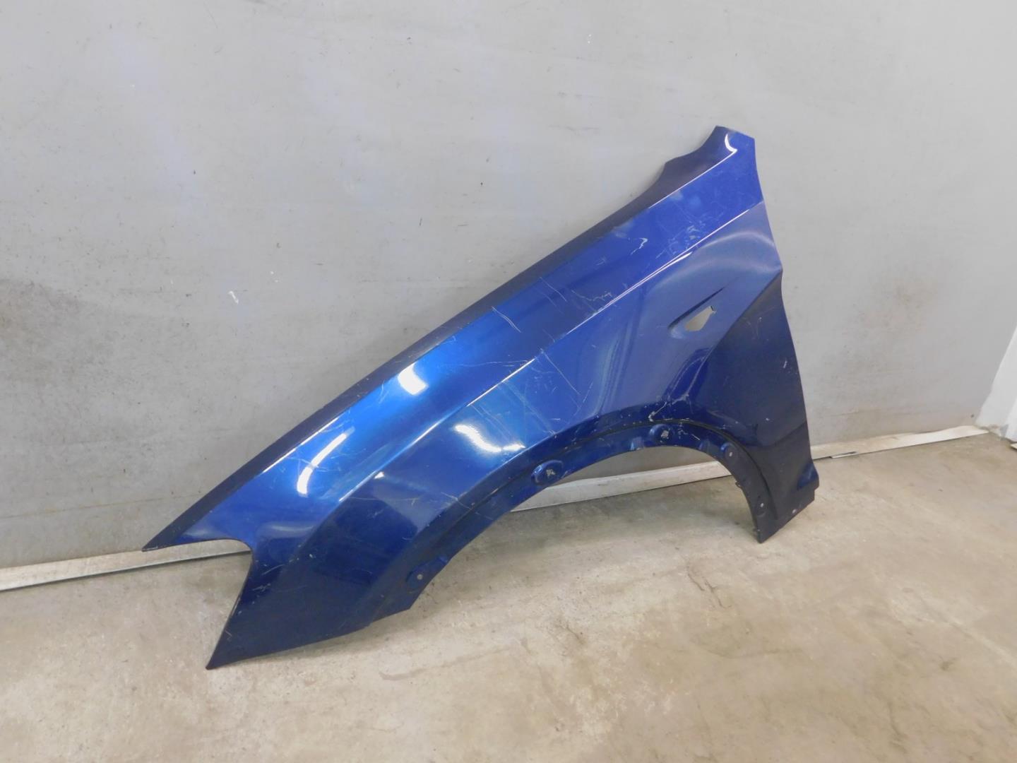 Крыло переднее левое