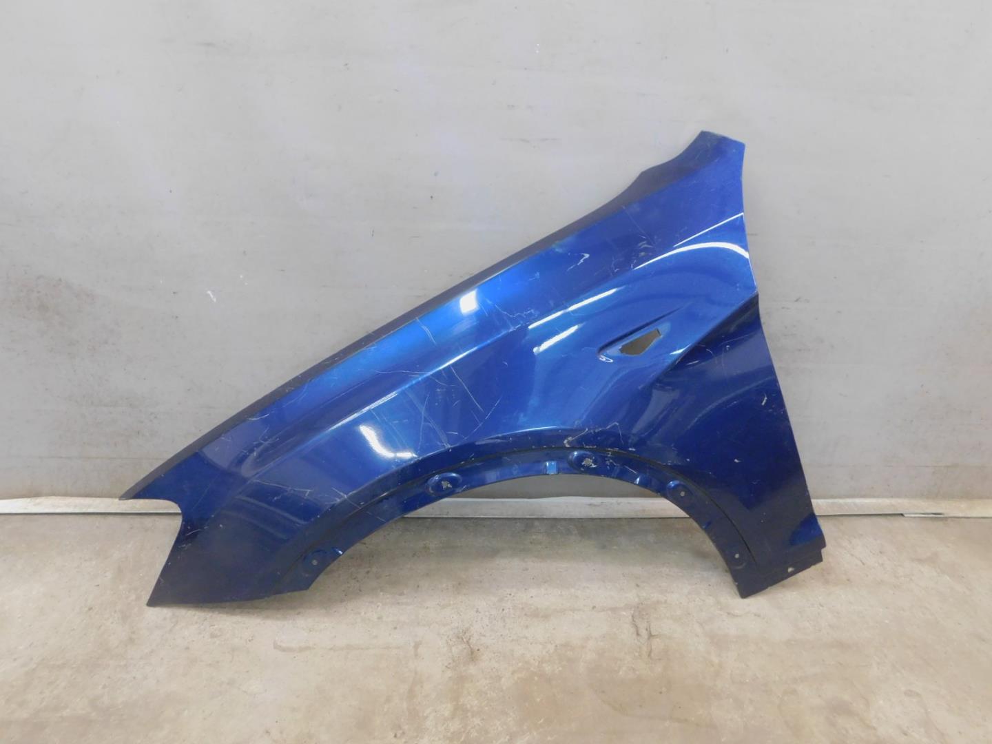 Крыло переднее левое