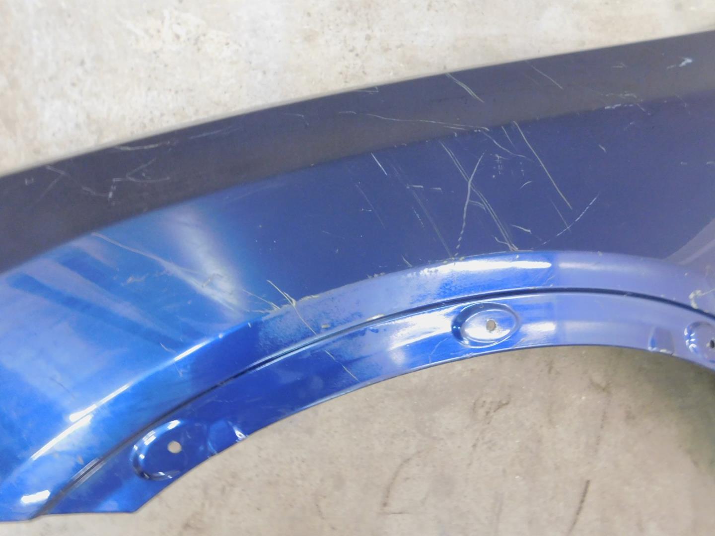 Крыло переднее левое