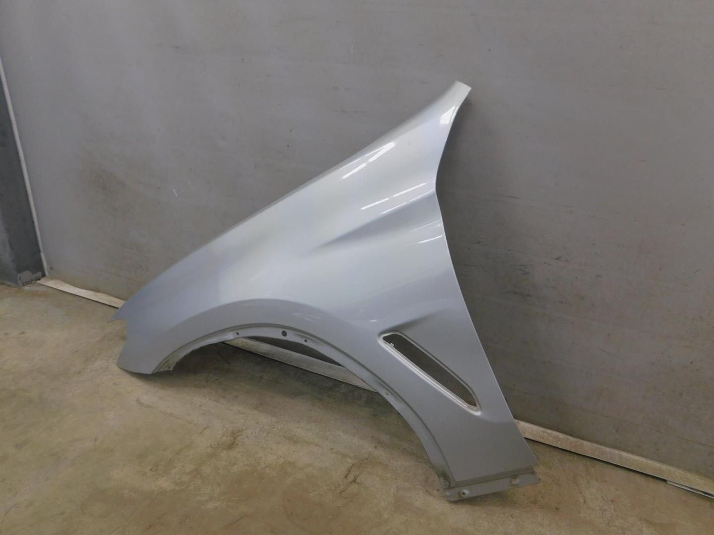 Крыло переднее левое