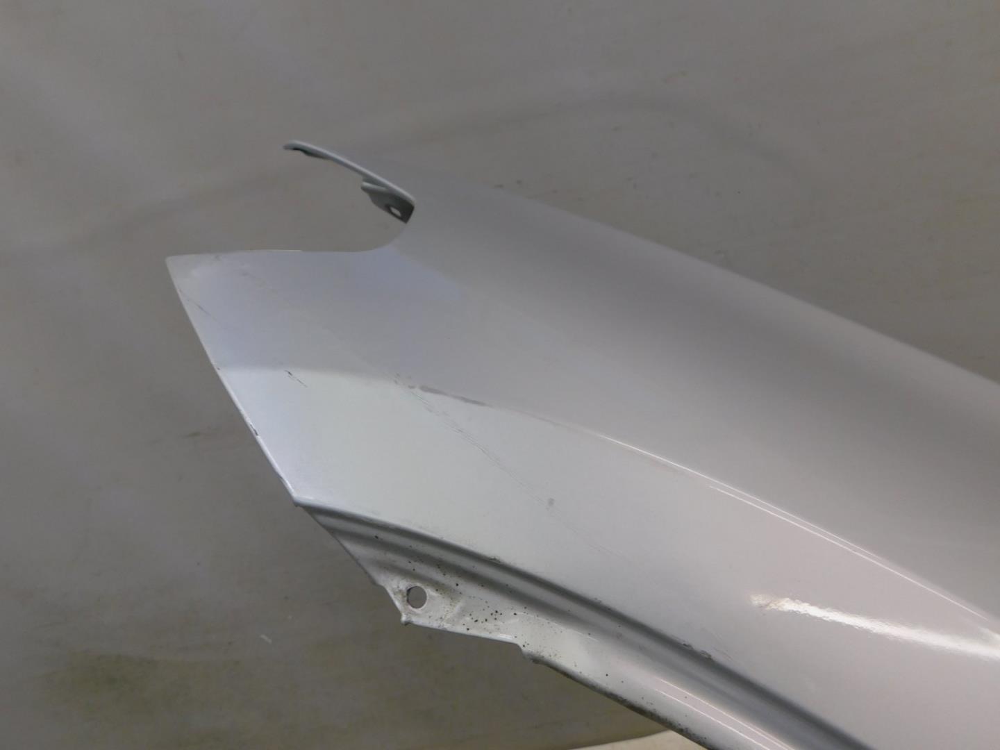 Крыло переднее левое