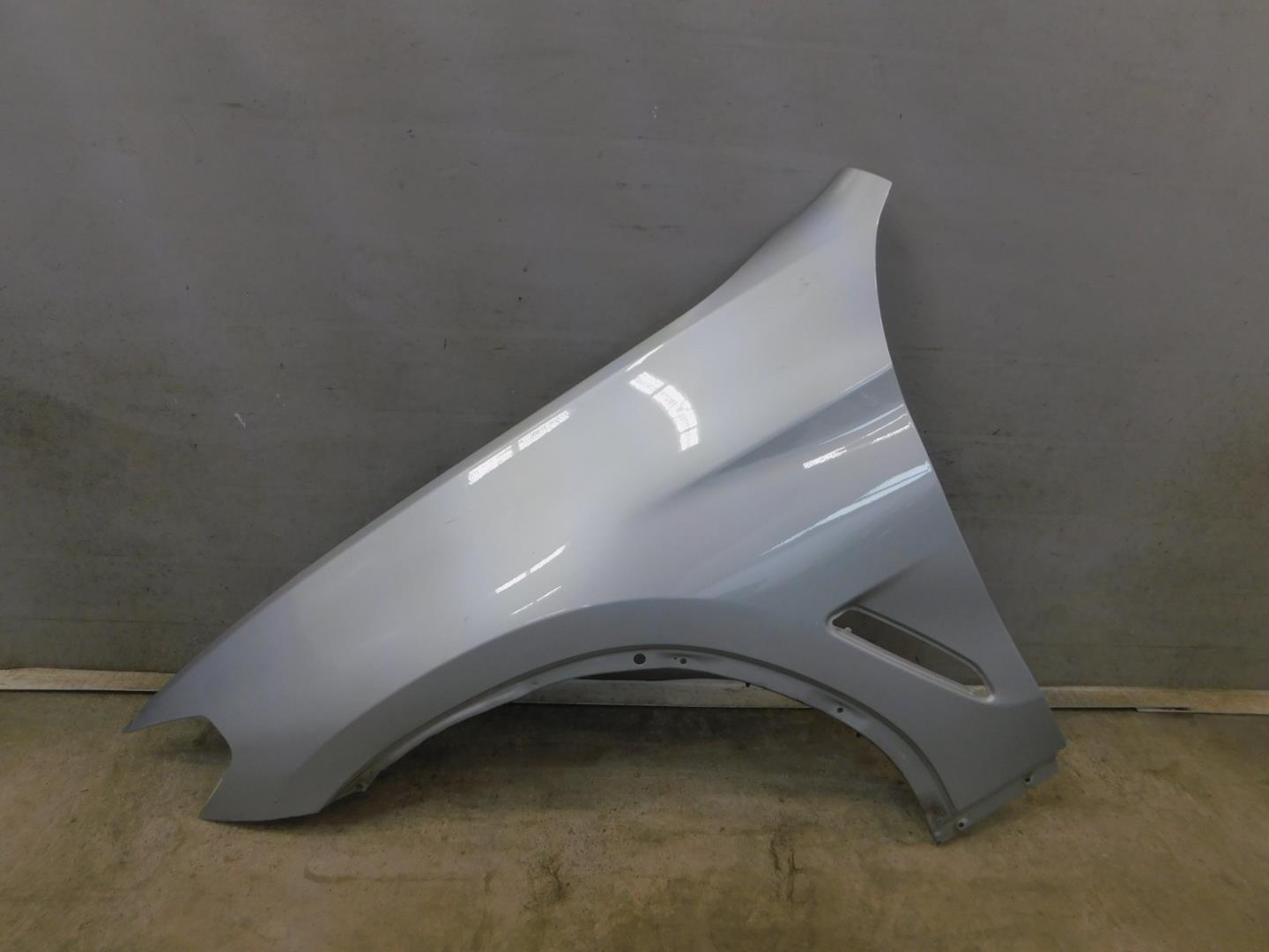 Крыло переднее левое