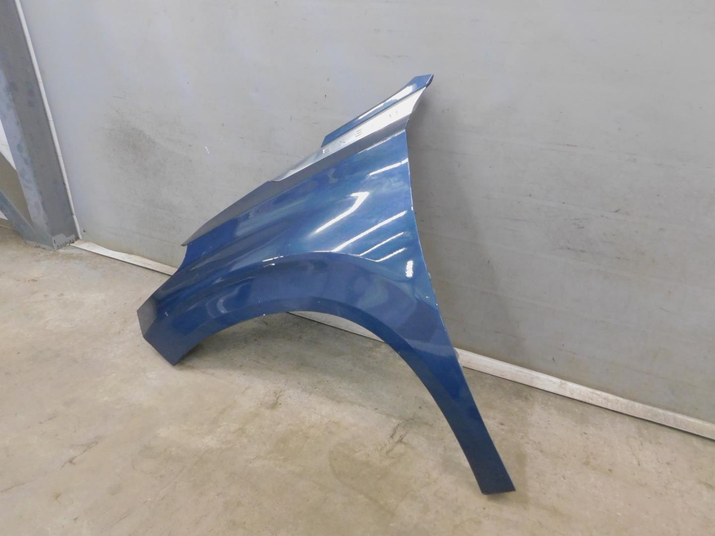 Крыло переднее левое