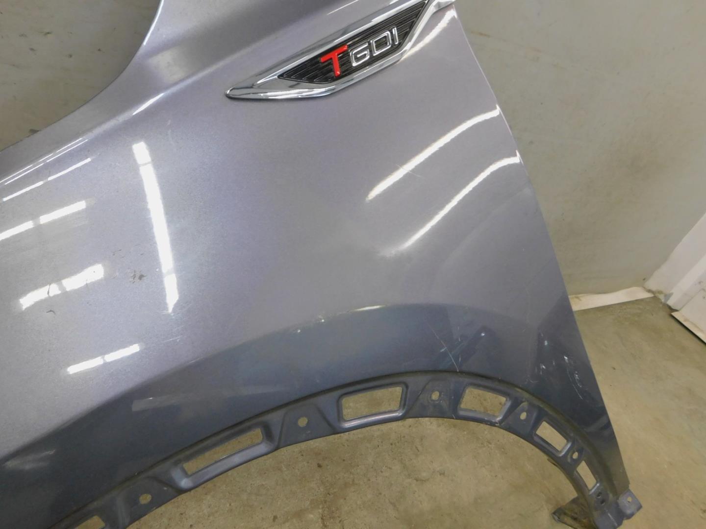 Крыло переднее левое