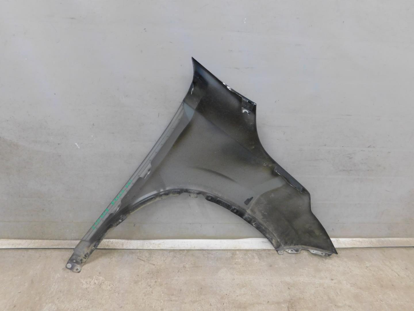 Крыло переднее левое