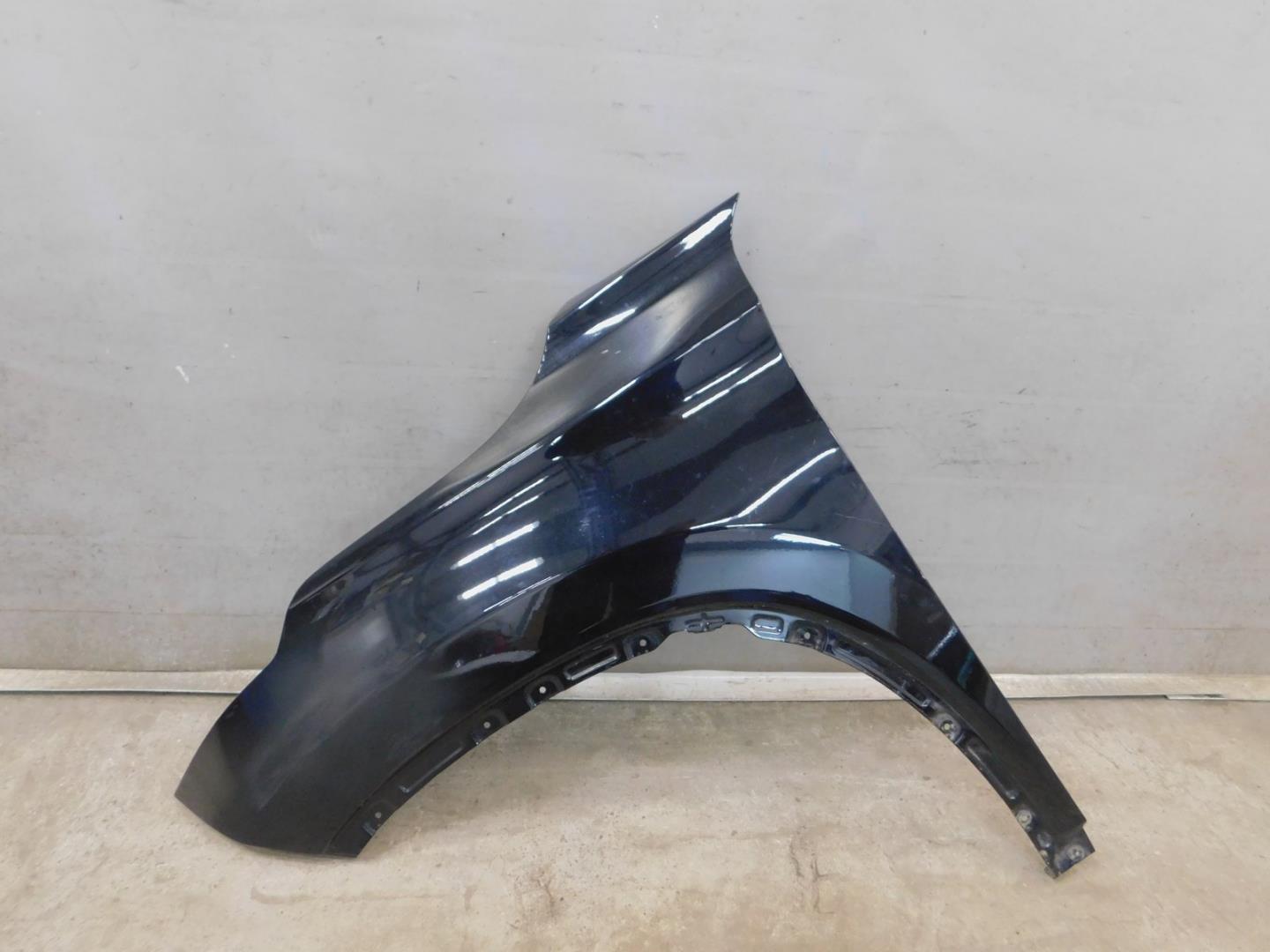 Крыло переднее левое