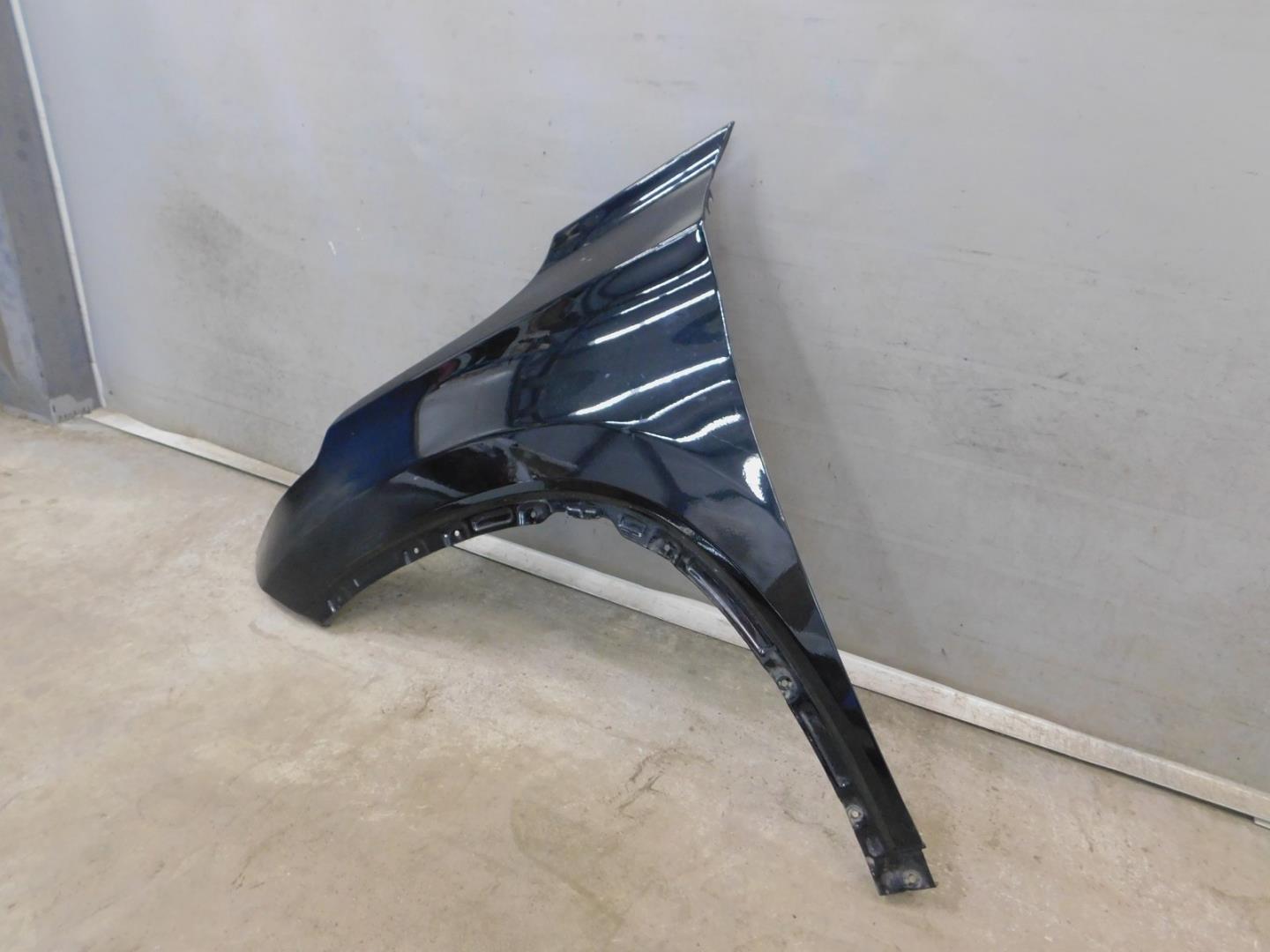 Крыло переднее левое