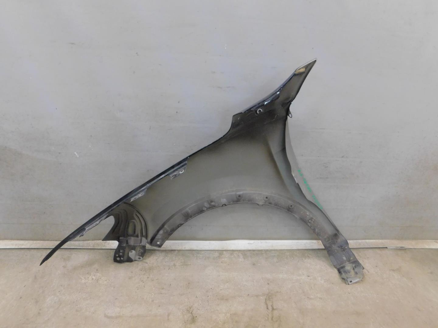 Крыло переднее правое