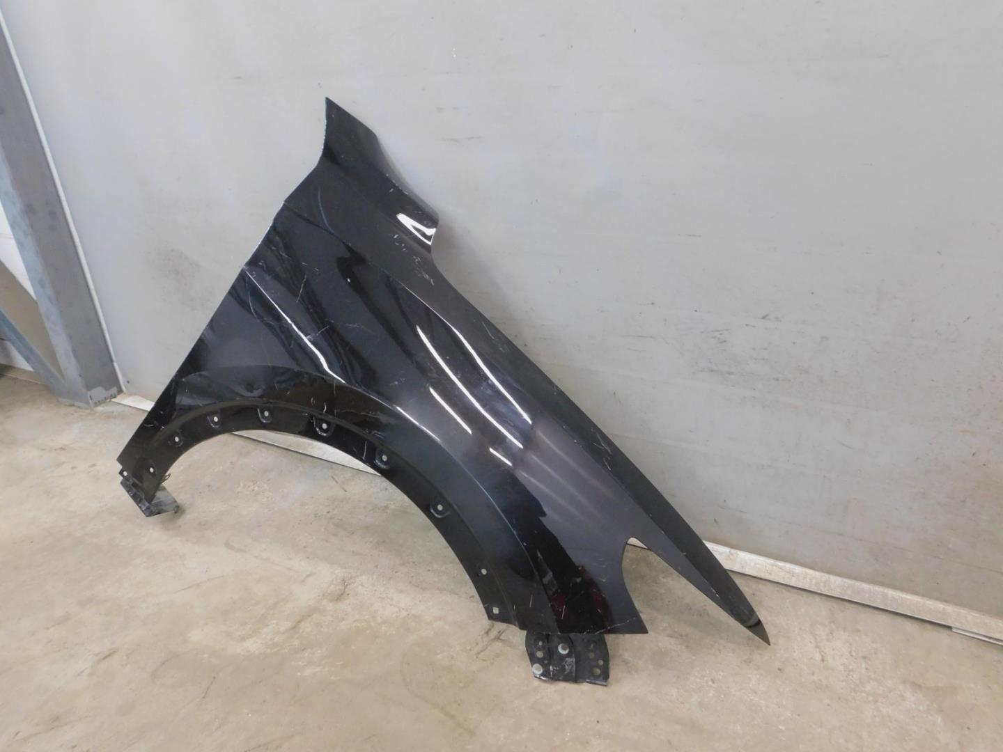 Крыло переднее правое