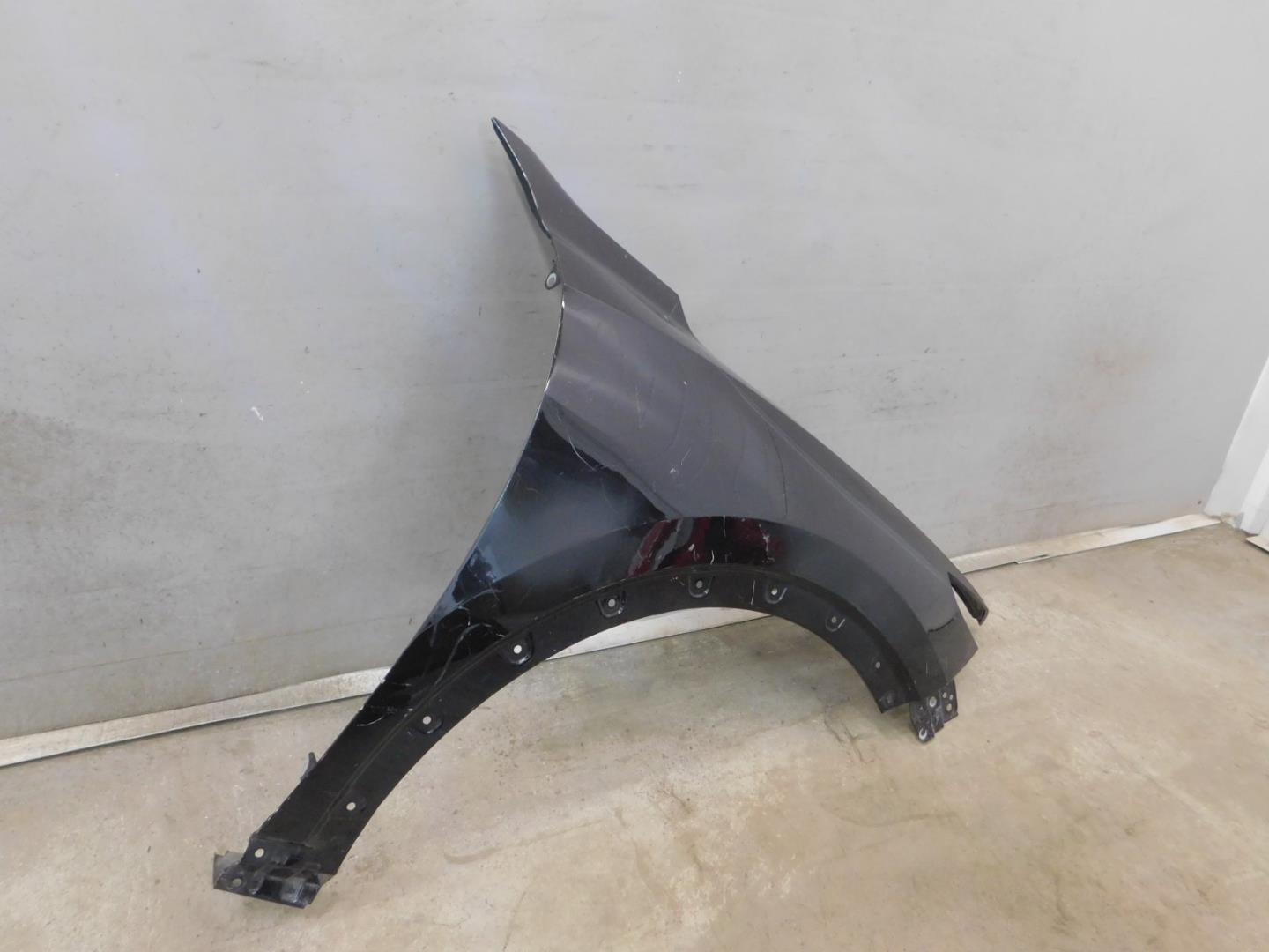 Крыло переднее правое