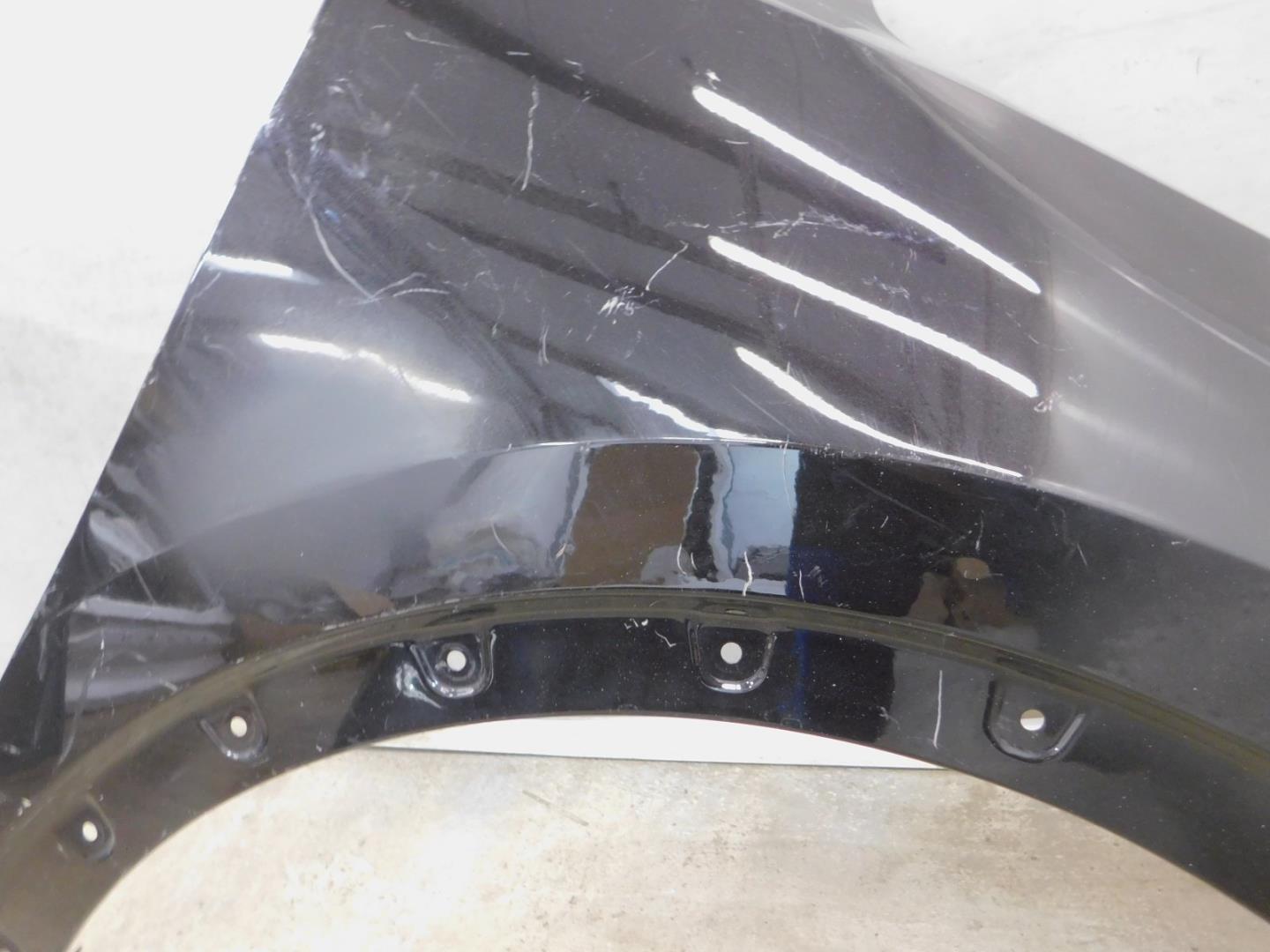 Крыло переднее правое