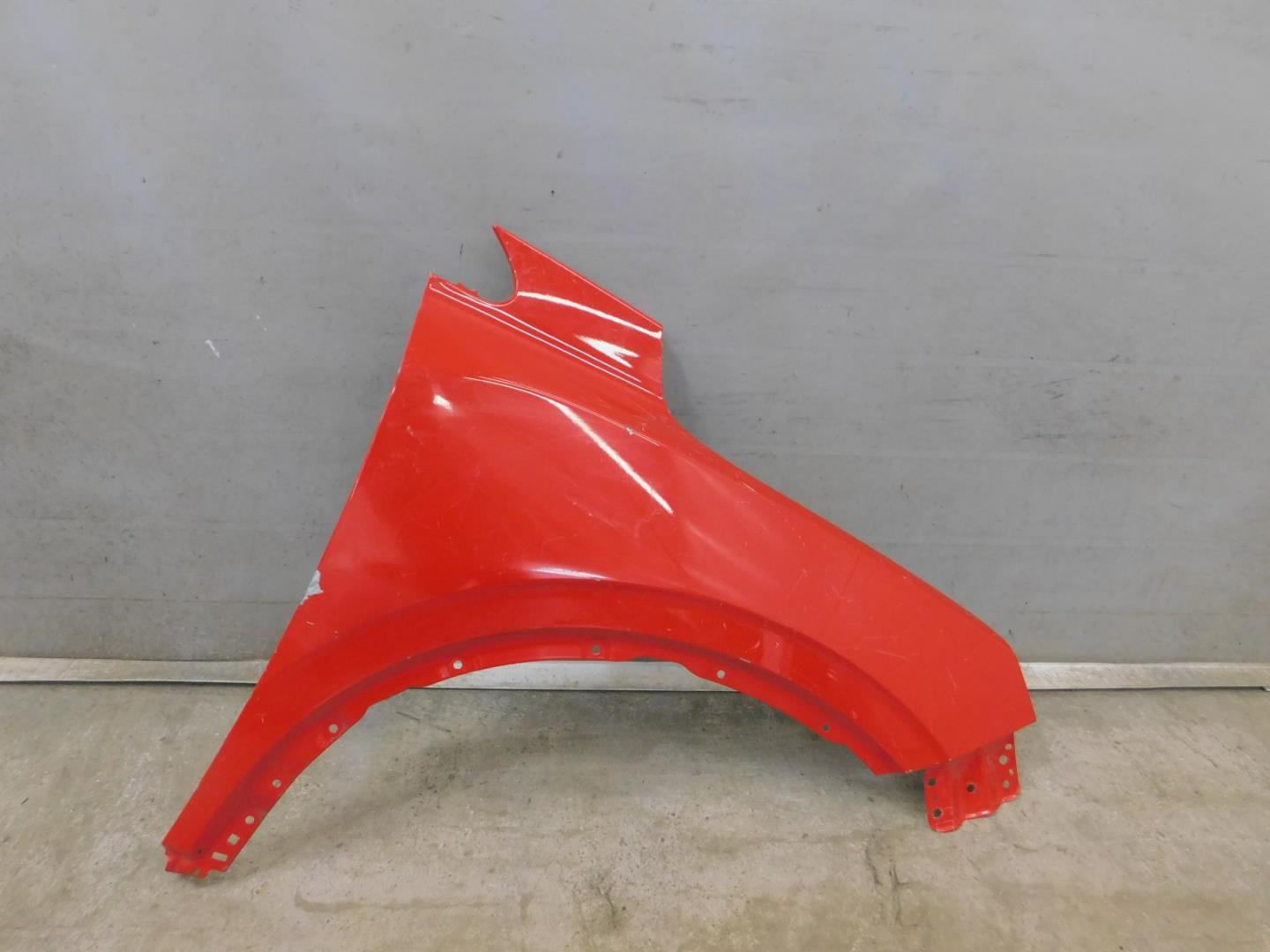 Крыло переднее правое