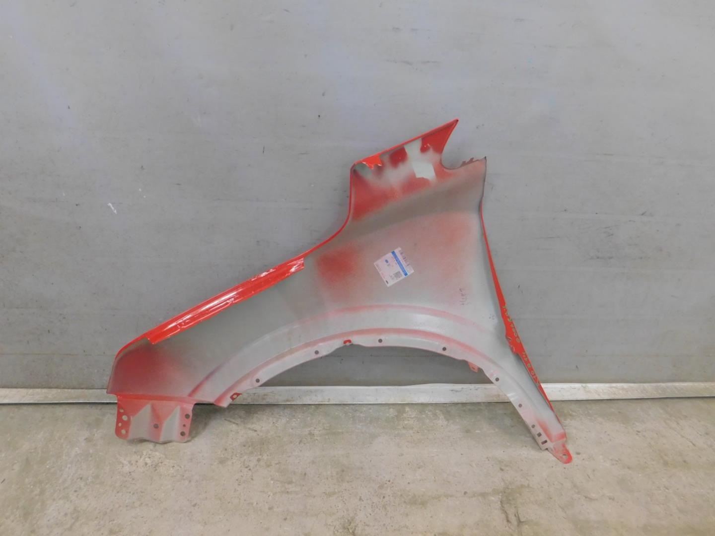 Крыло переднее правое