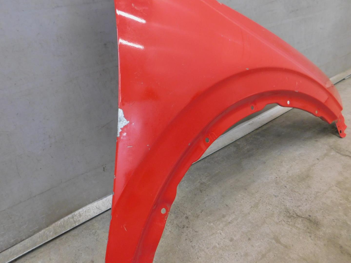 Крыло переднее правое