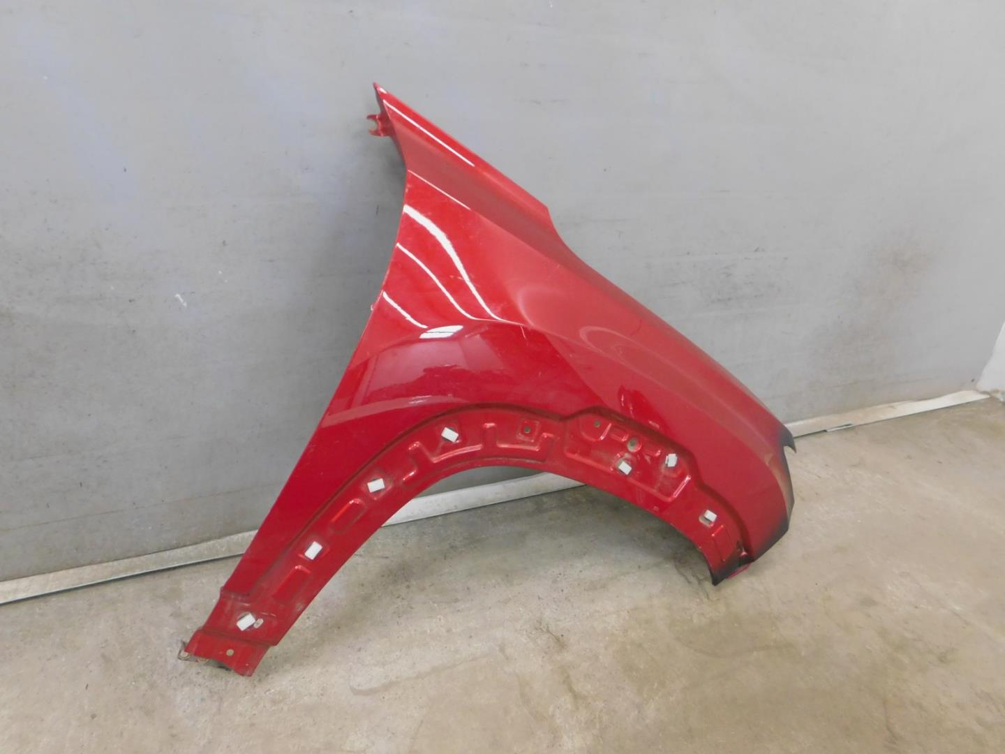 Крыло переднее правое