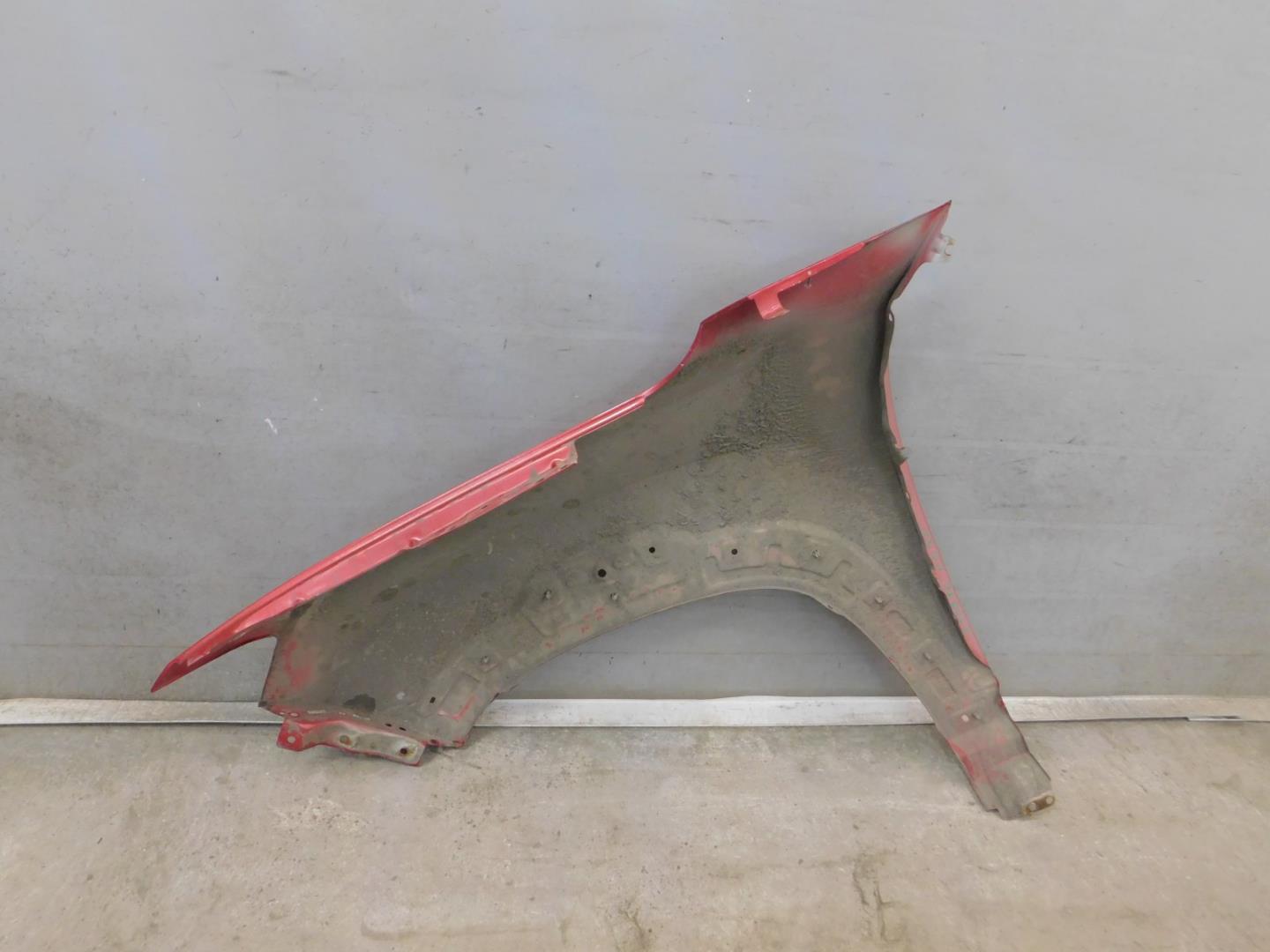 Крыло переднее правое