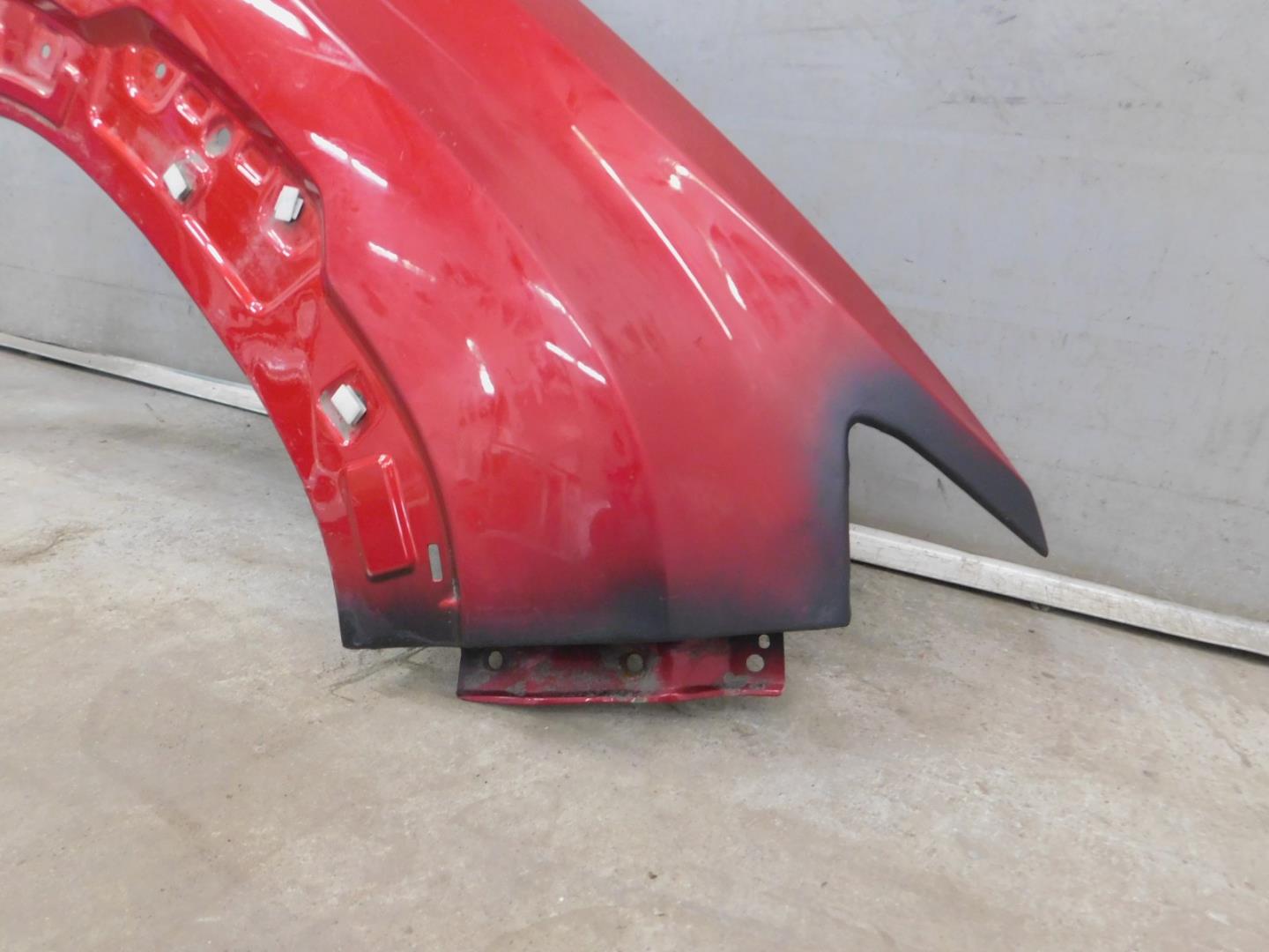 Крыло переднее правое