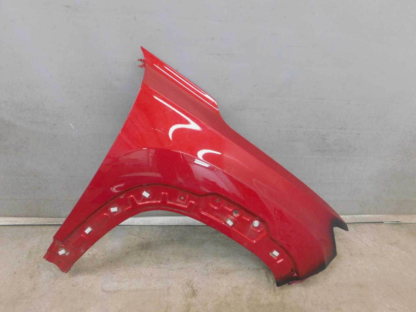 Крыло переднее правое