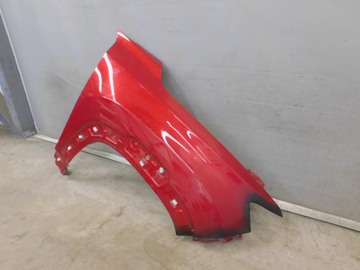 Крыло переднее правое