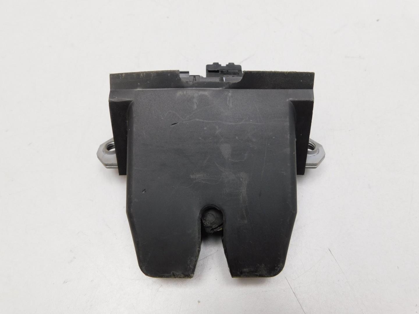 Замок багажника