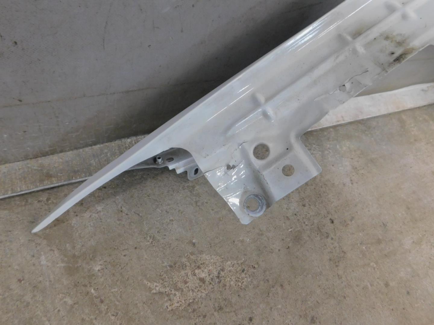 Крыло переднее правое