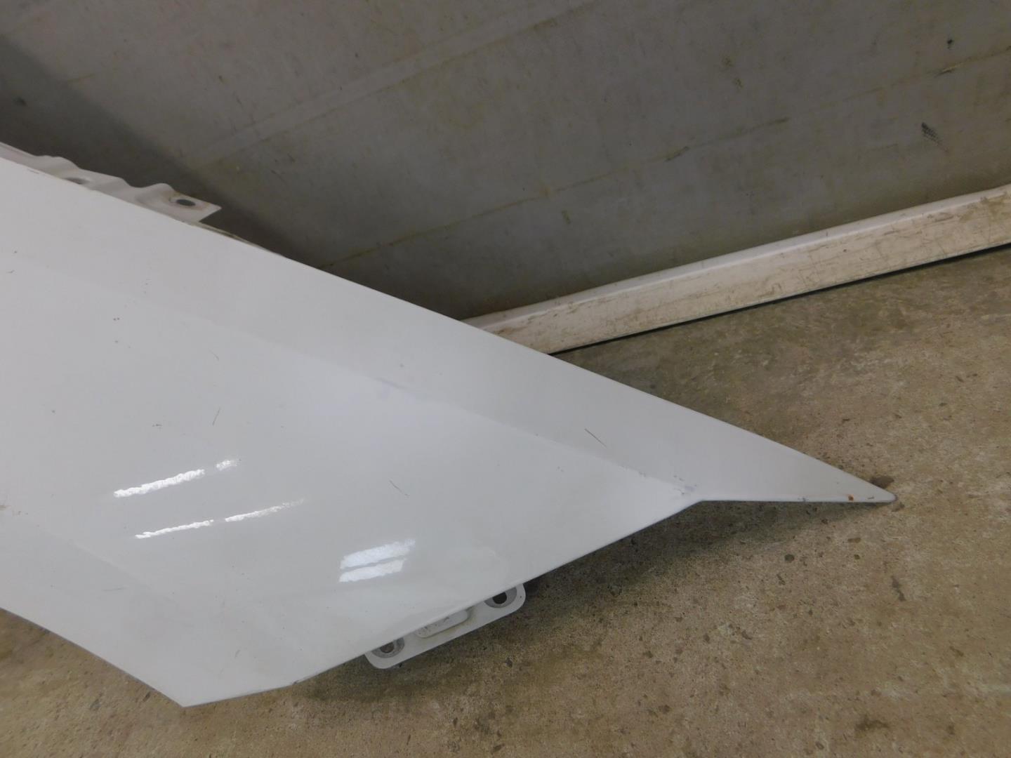 Крыло переднее правое