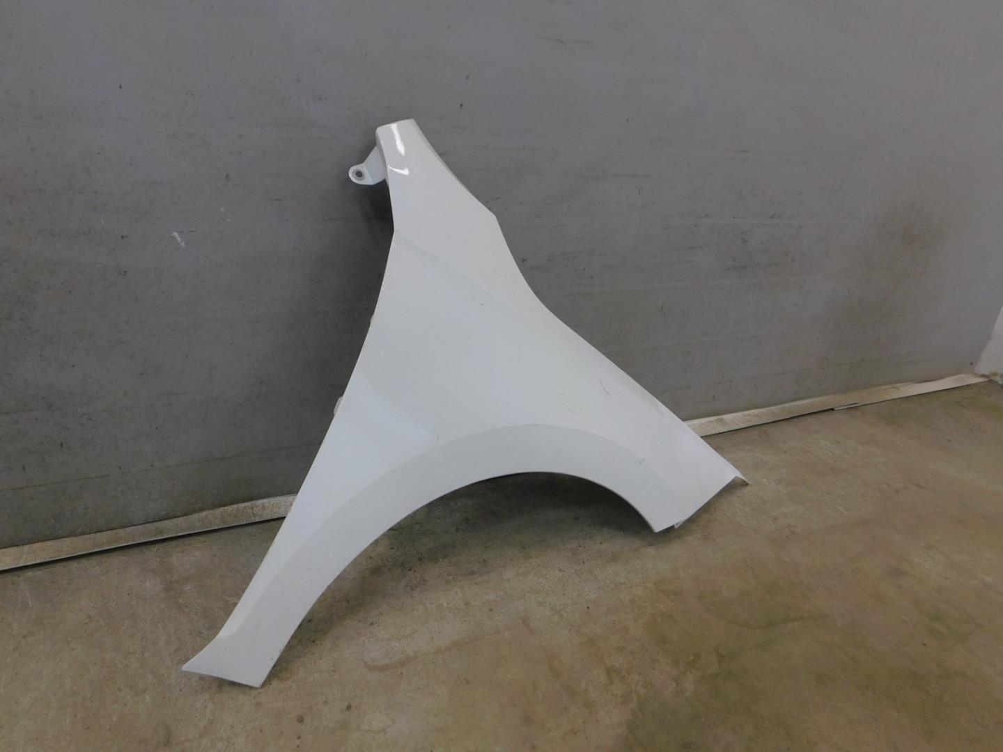 Крыло переднее правое