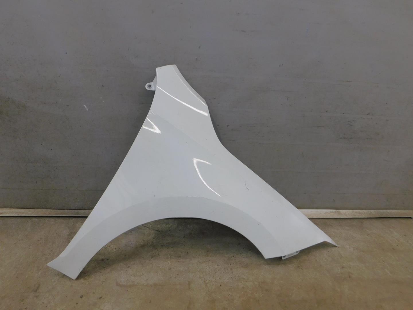 Крыло переднее правое