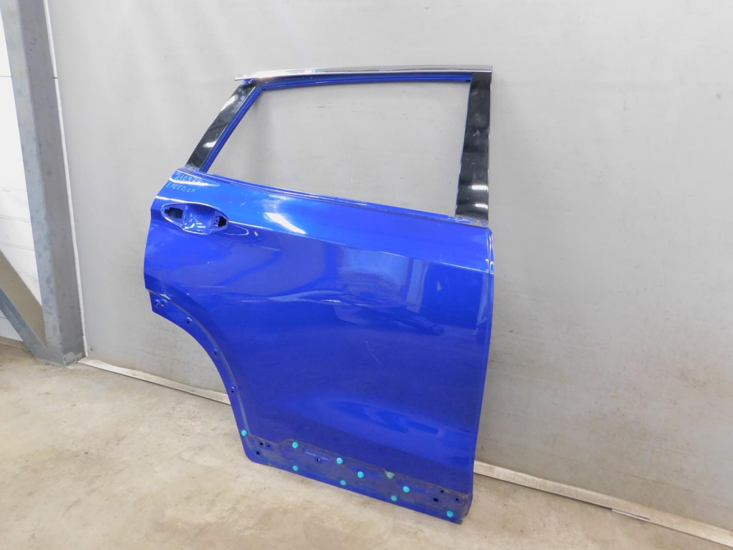 Дверь задняя правая