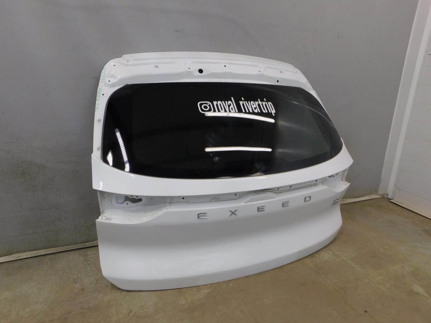 Дверь багажника