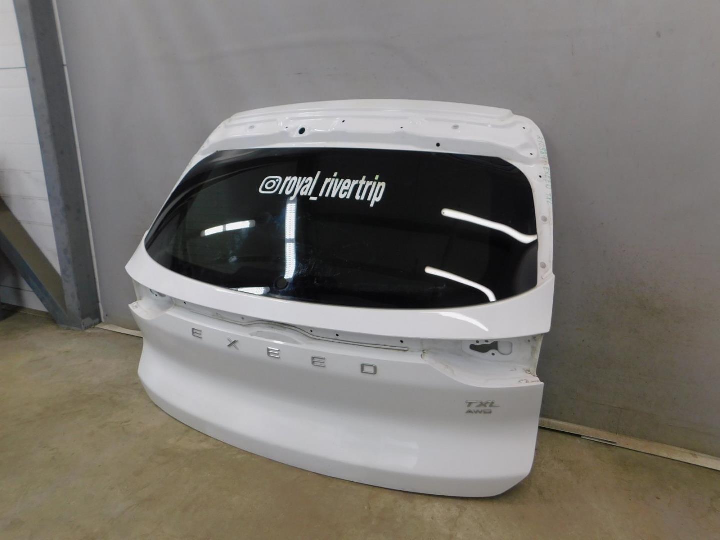 Дверь багажника