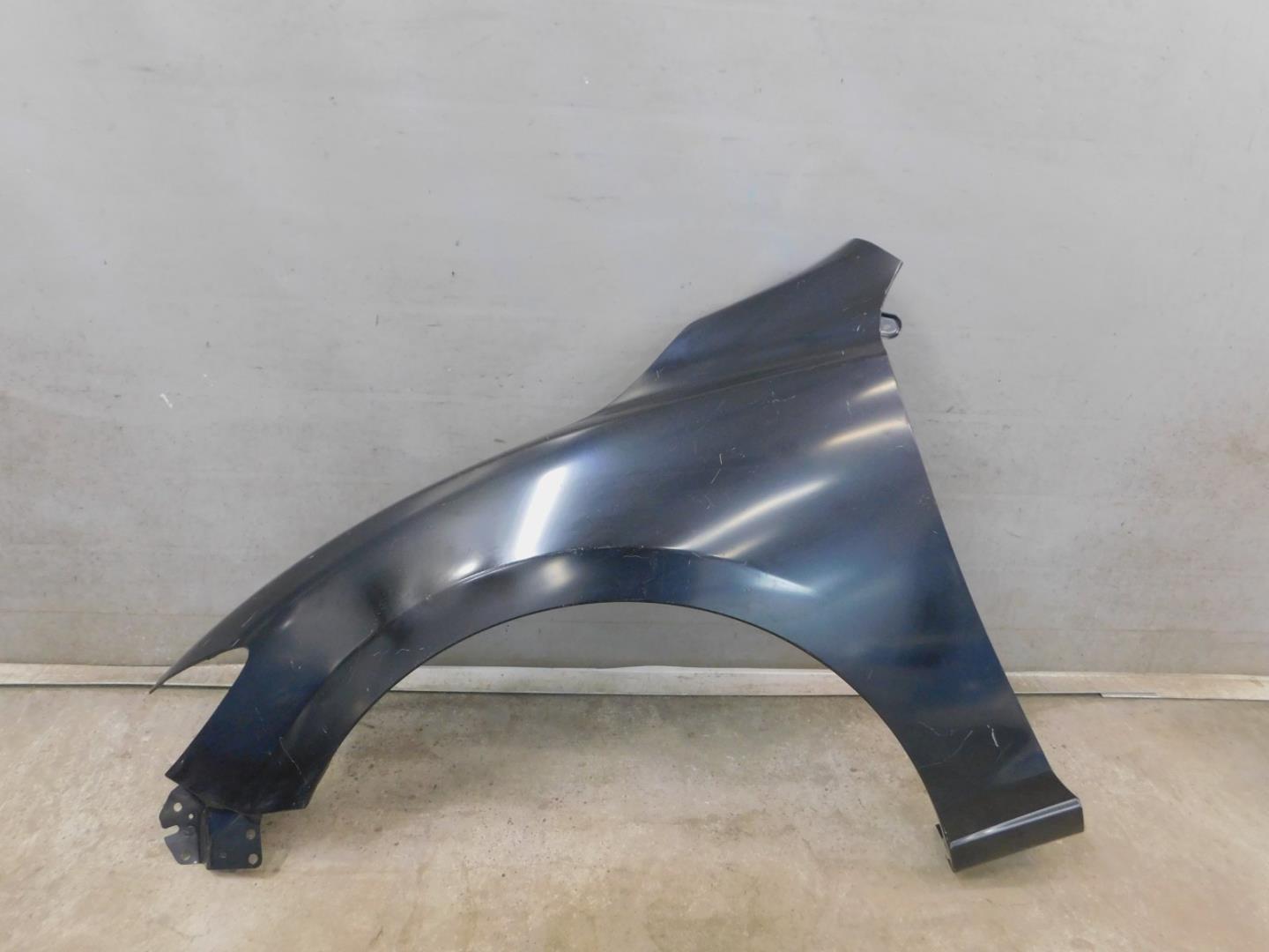 Крыло переднее левое