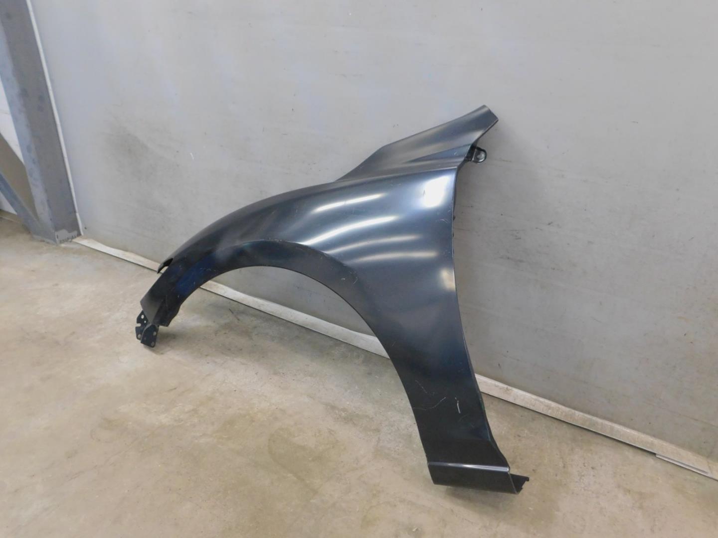 Крыло переднее левое