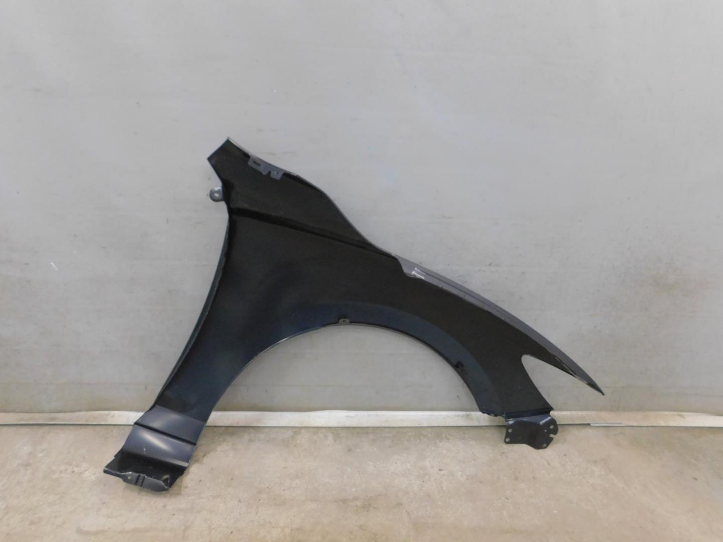 Крыло переднее левое