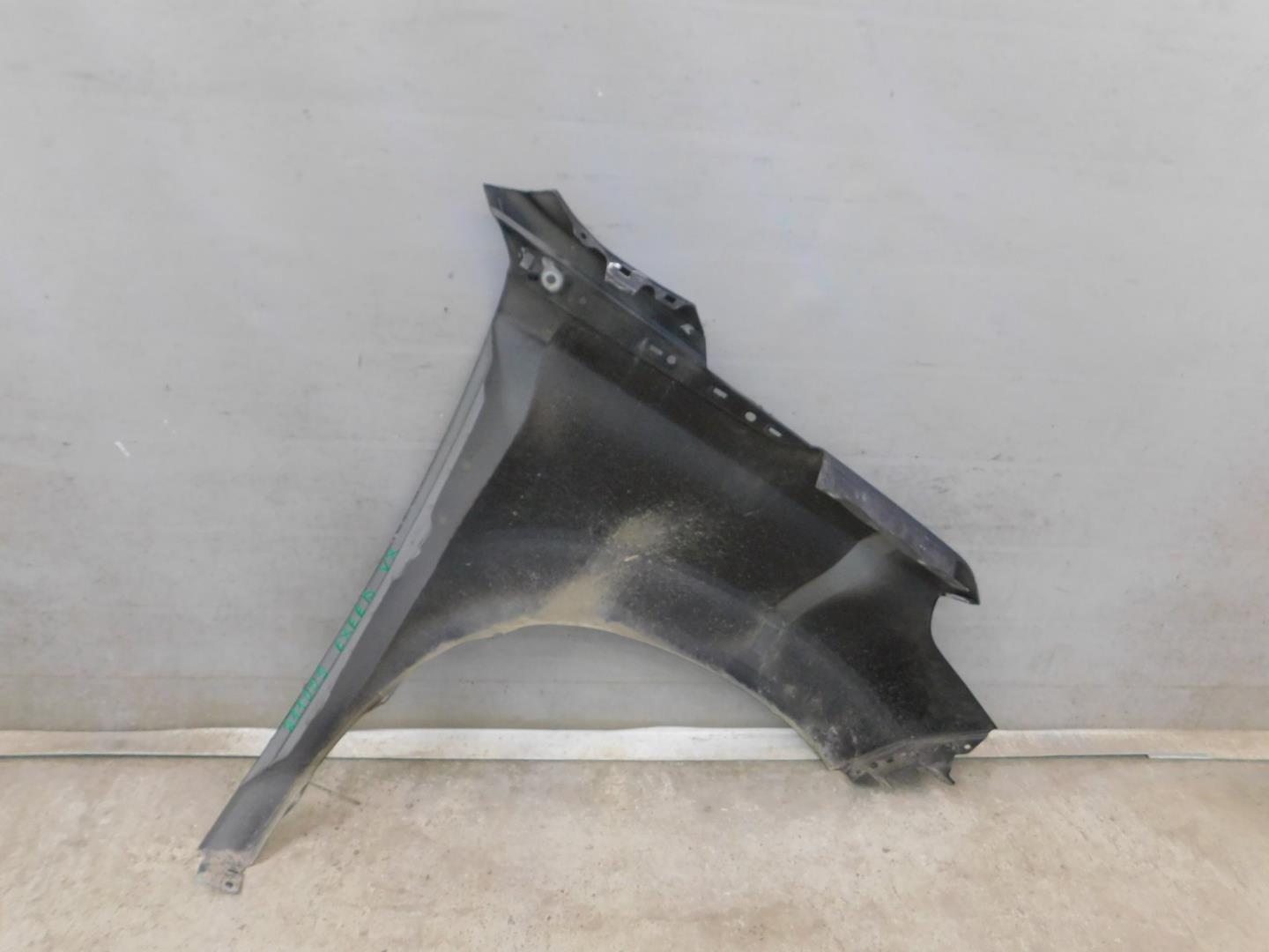 Крыло переднее левое