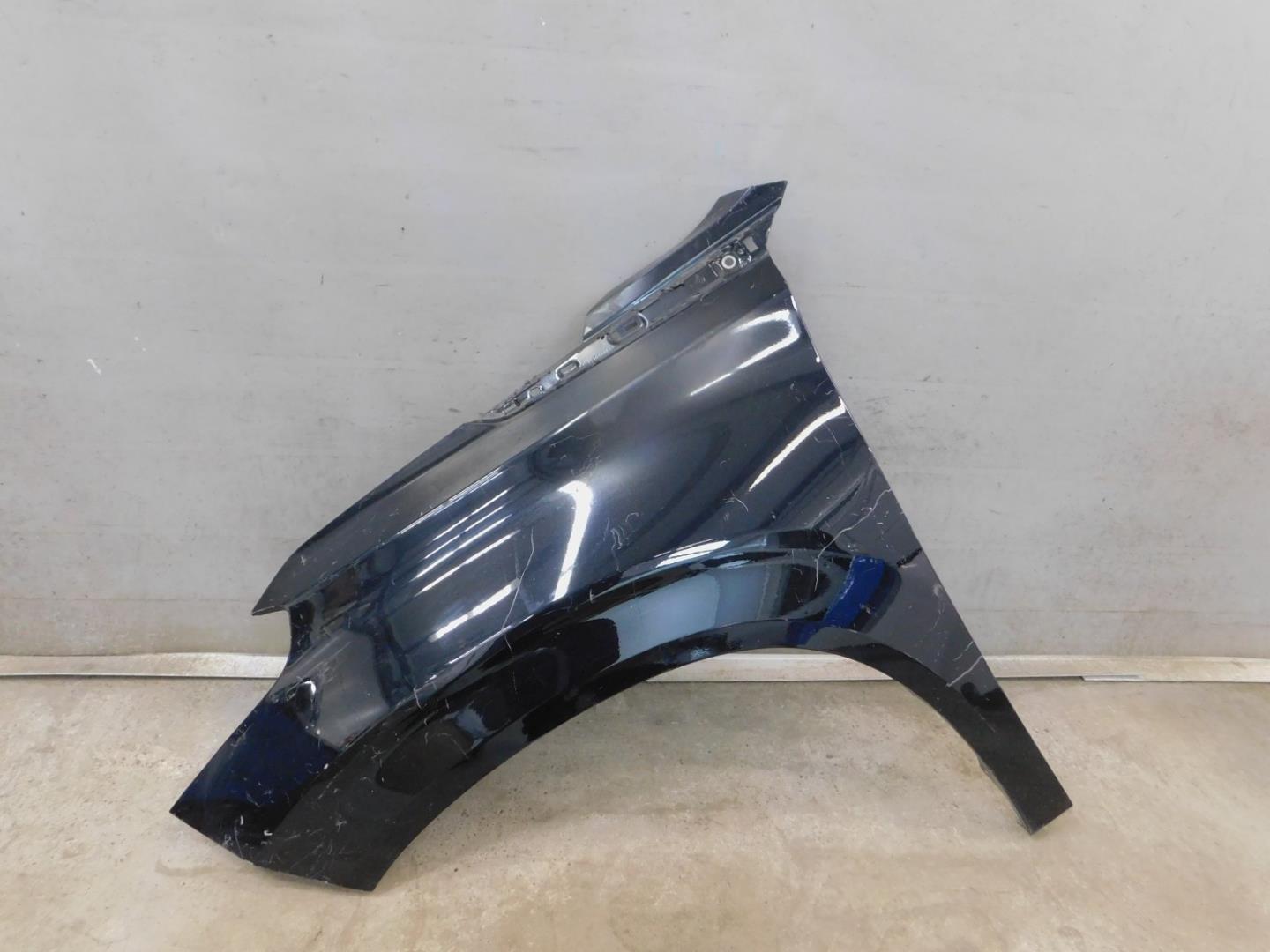 Крыло переднее левое