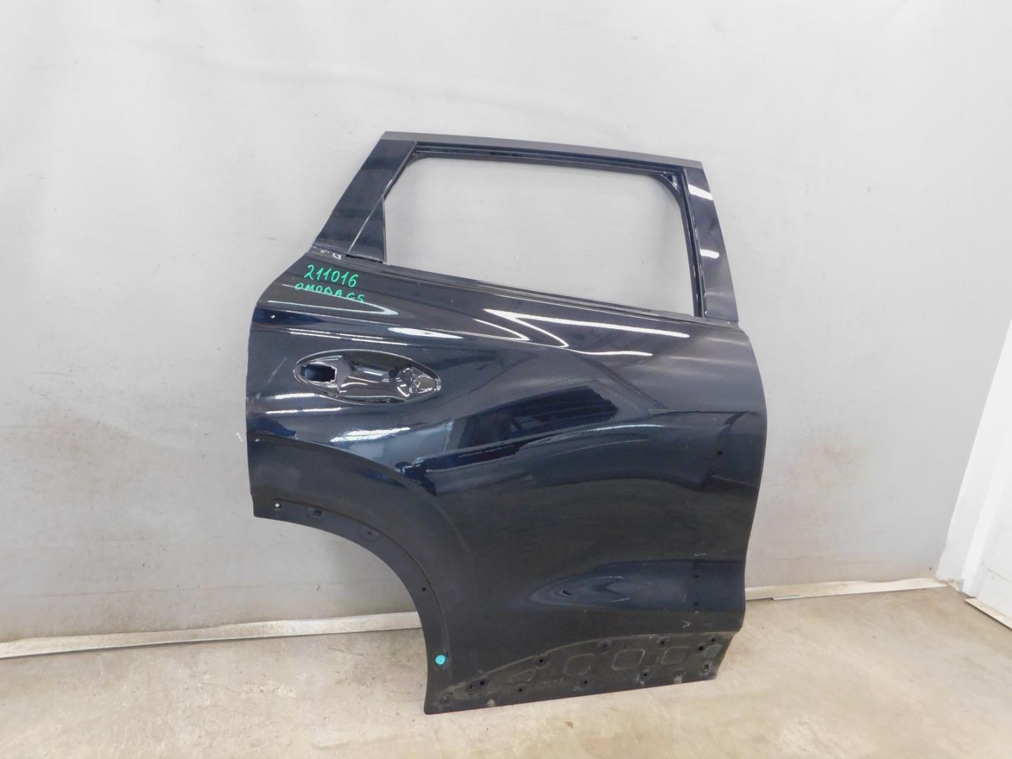 Дверь задняя правая