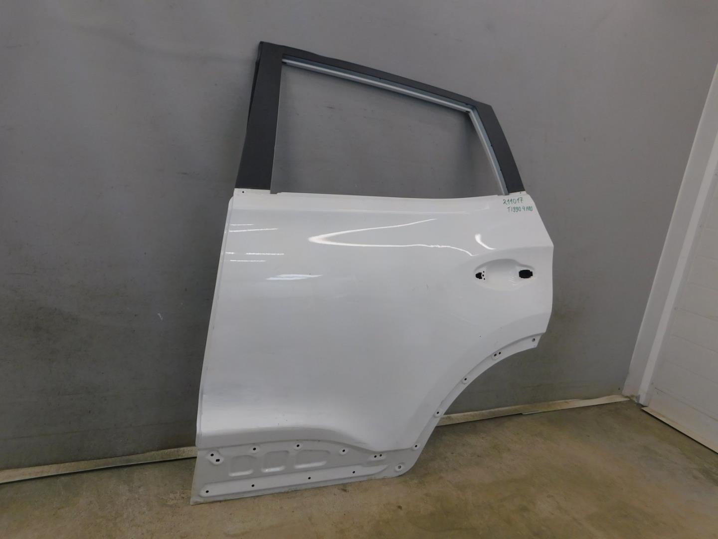 Дверь задняя левая