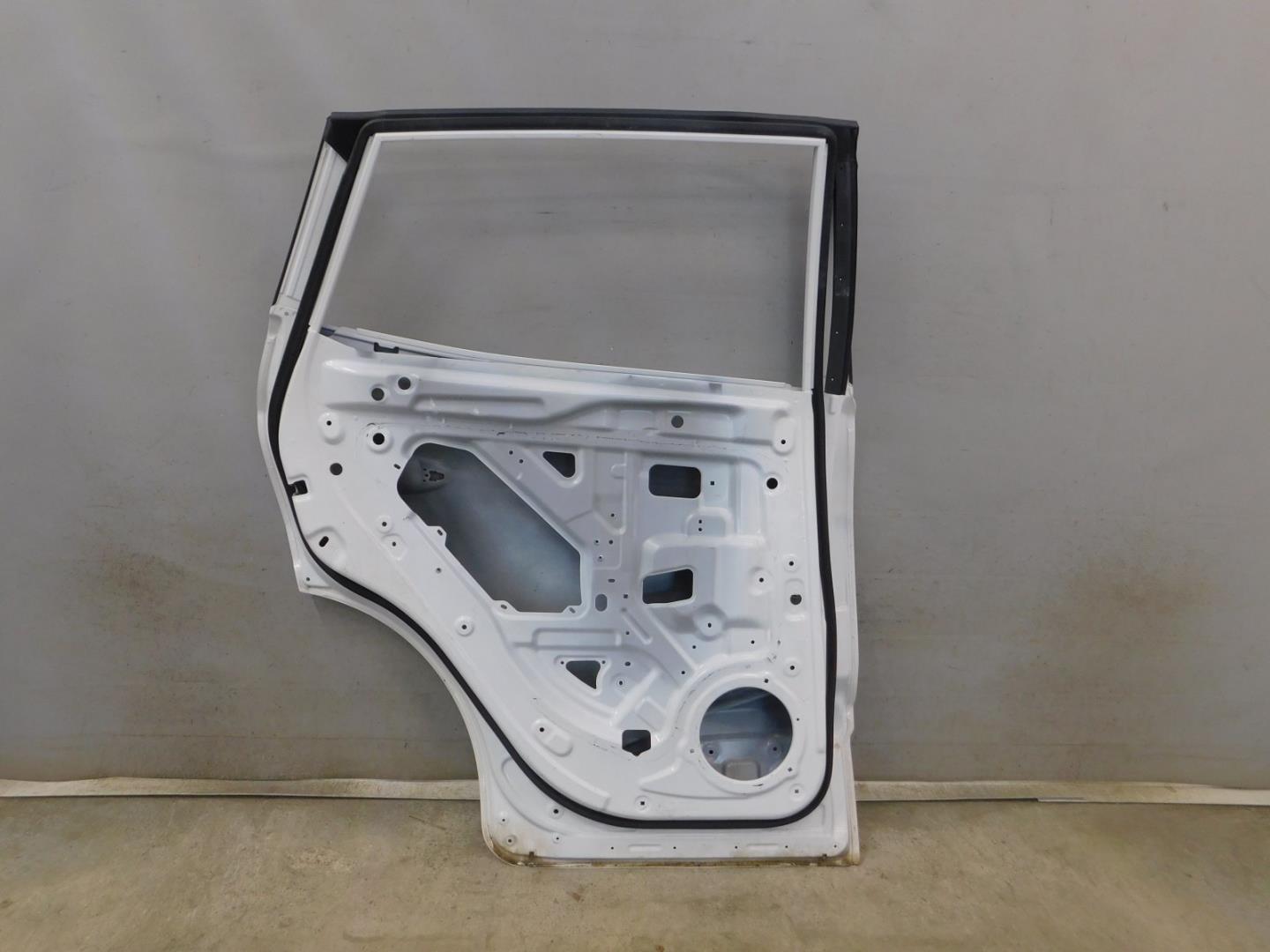 Дверь задняя левая