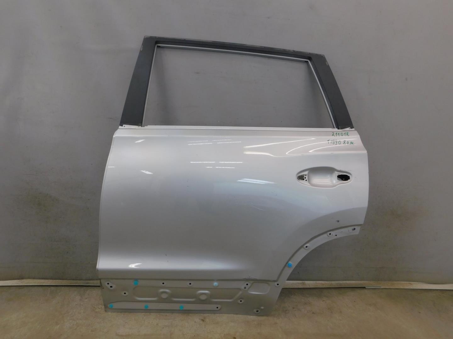 Дверь задняя левая