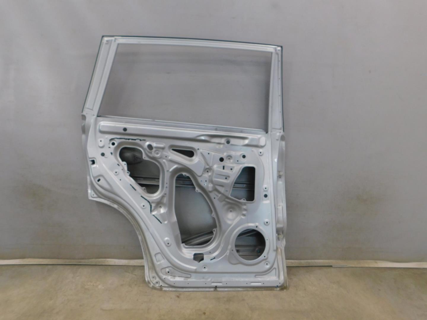 Дверь задняя левая