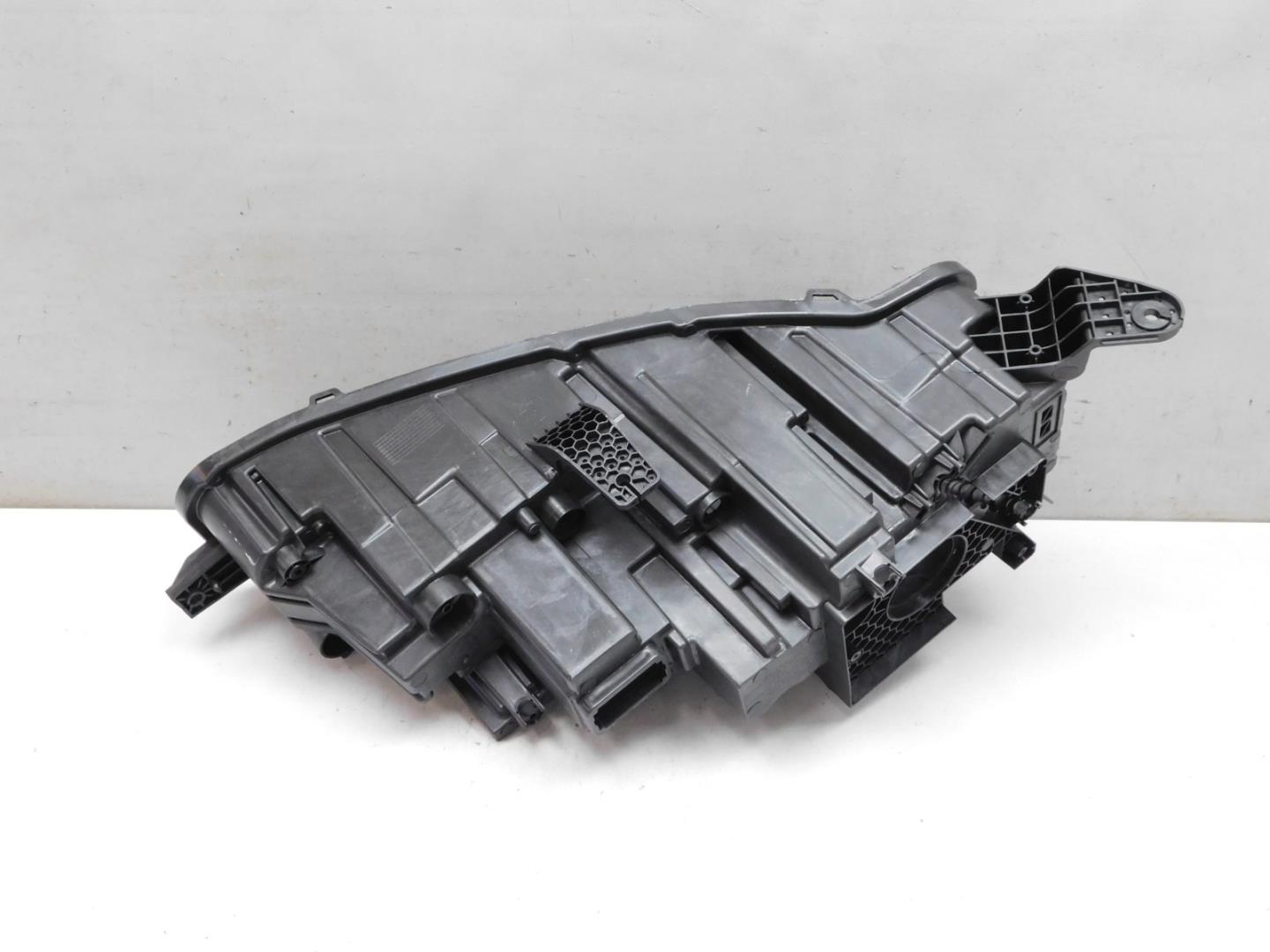 Корпус фары правой