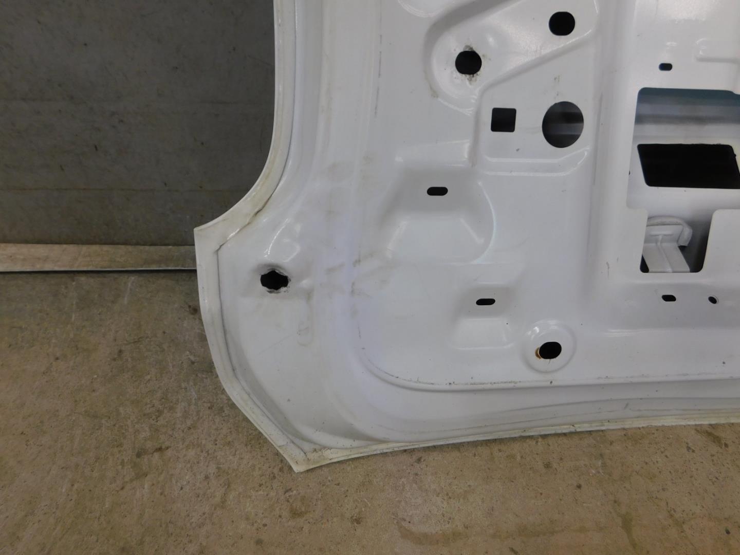 Дверь багажника