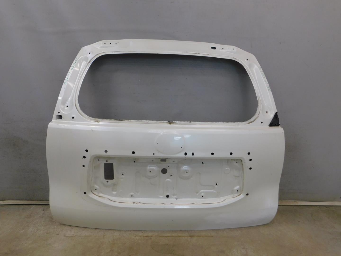 Дверь багажника