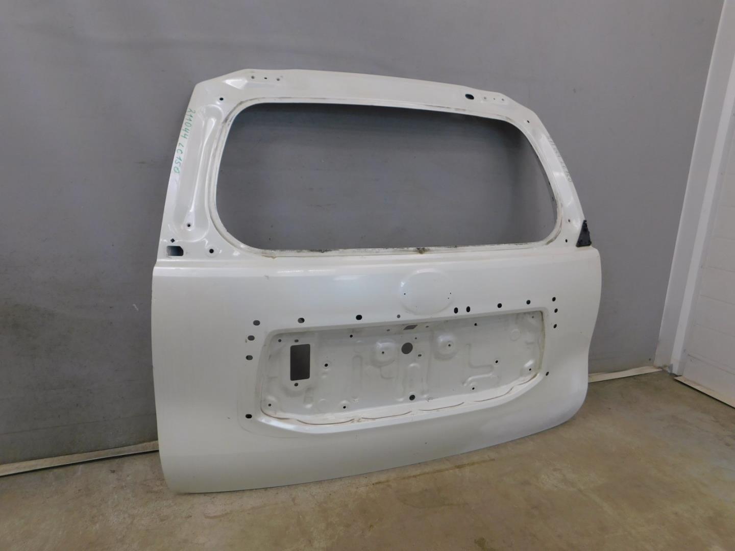 Дверь багажника