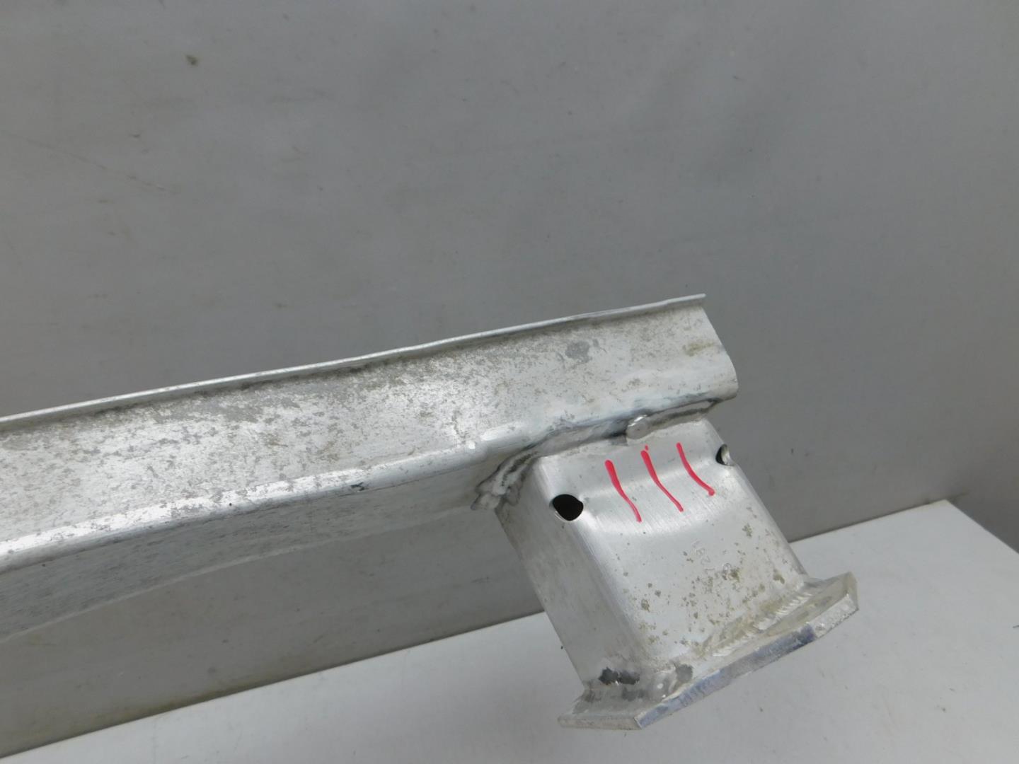 Усилитель заднего бампера