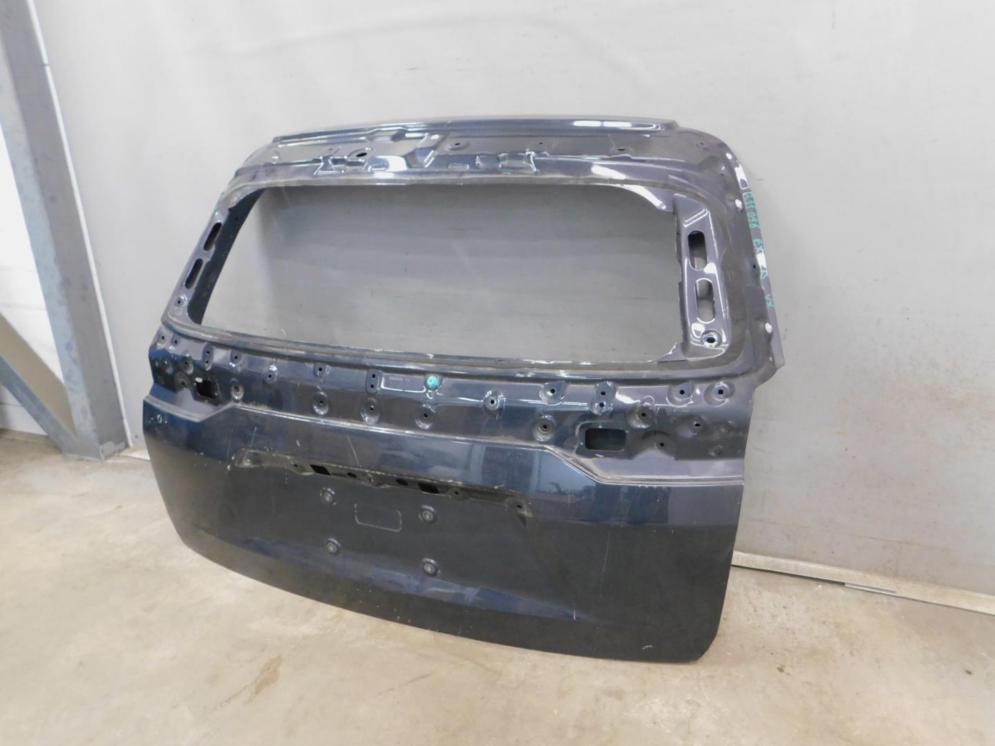 Дверь багажника