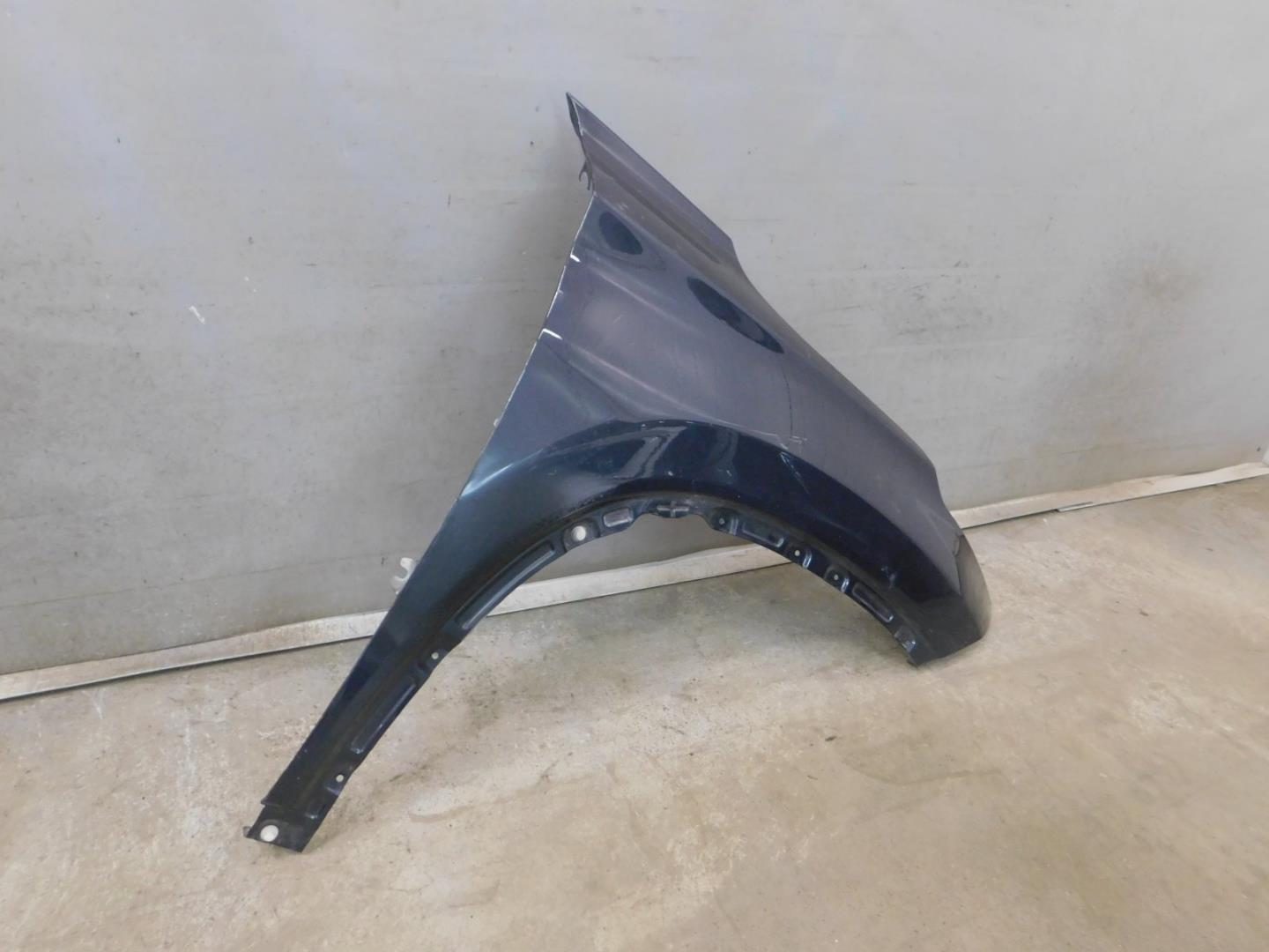 Крыло переднее правое