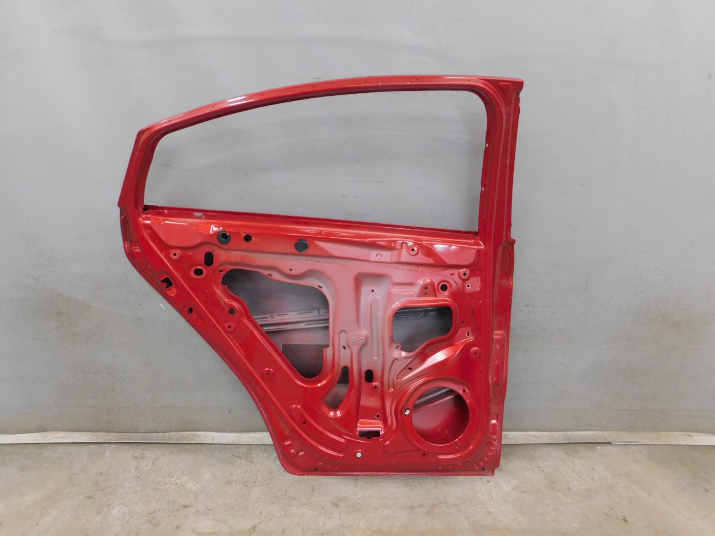 Дверь задняя левая